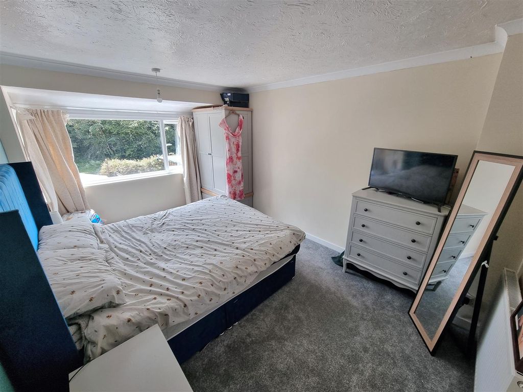 Property photo 3 of 11 Bed 1.Jpg