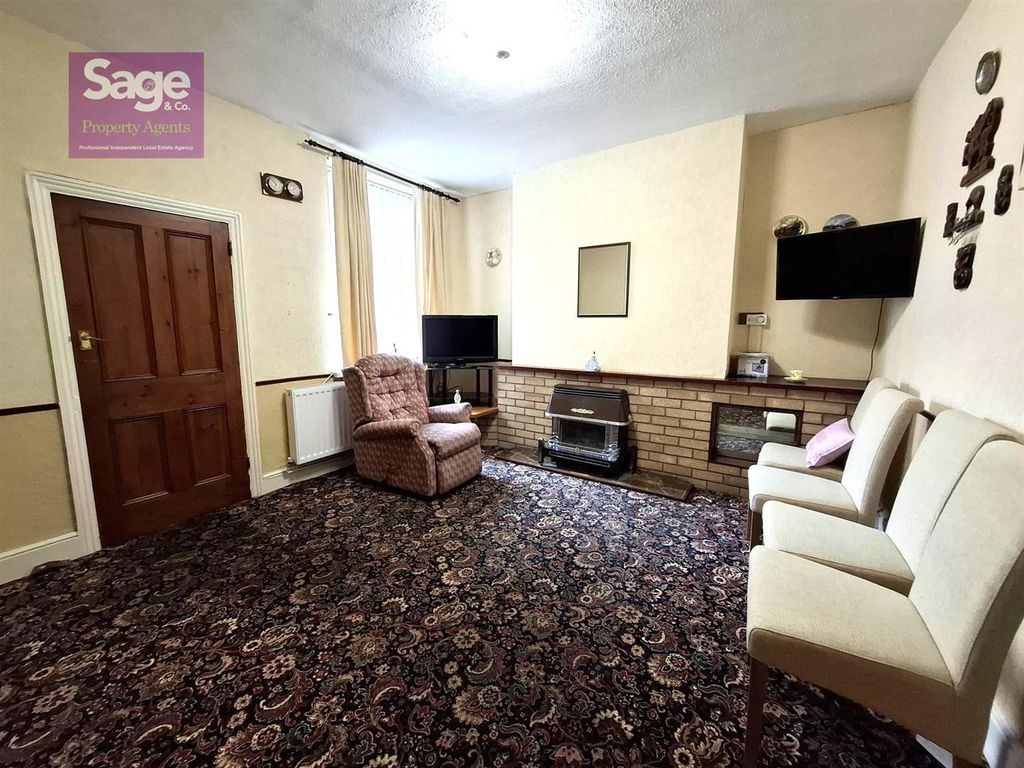 Property photo 2 of 20