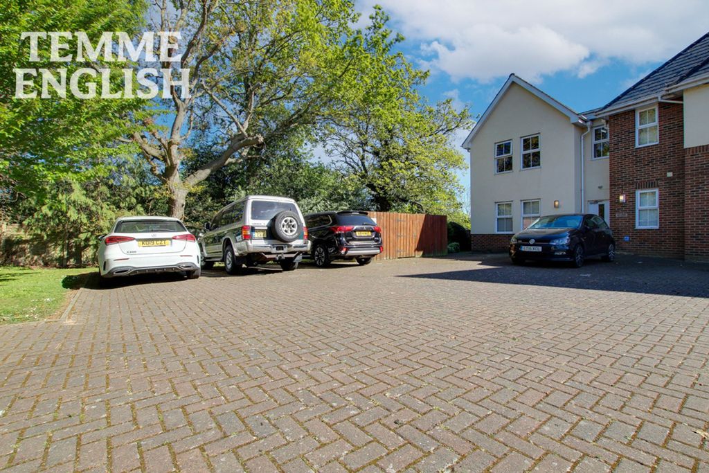 Property photo 2 of 20