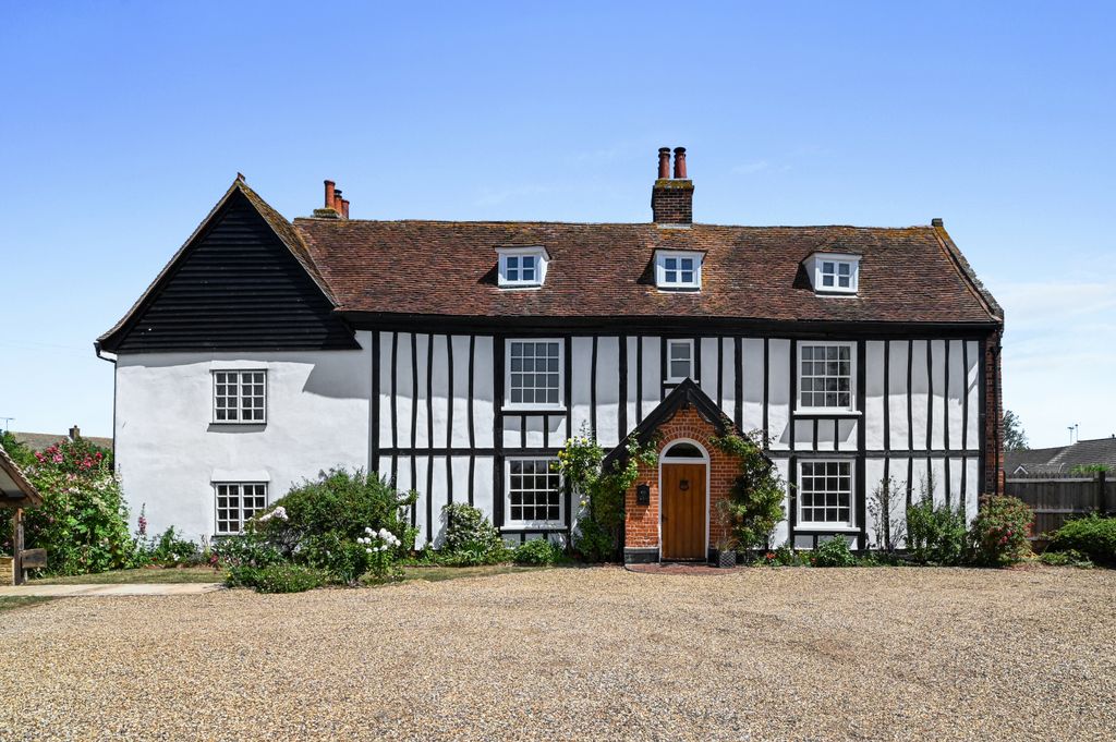 Property photo 1 of 55 Pt-Fc(Col)-Dovercourthall-41