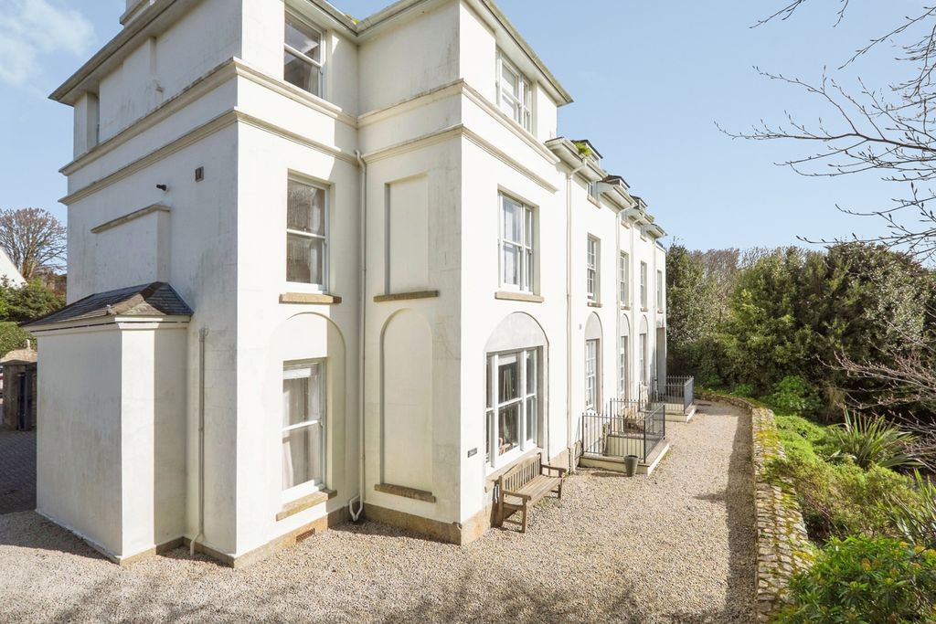 Property photo 1 of 22 Alverton Manor