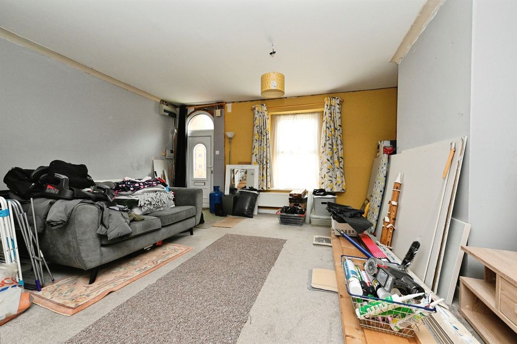 Property photo 3 of 13