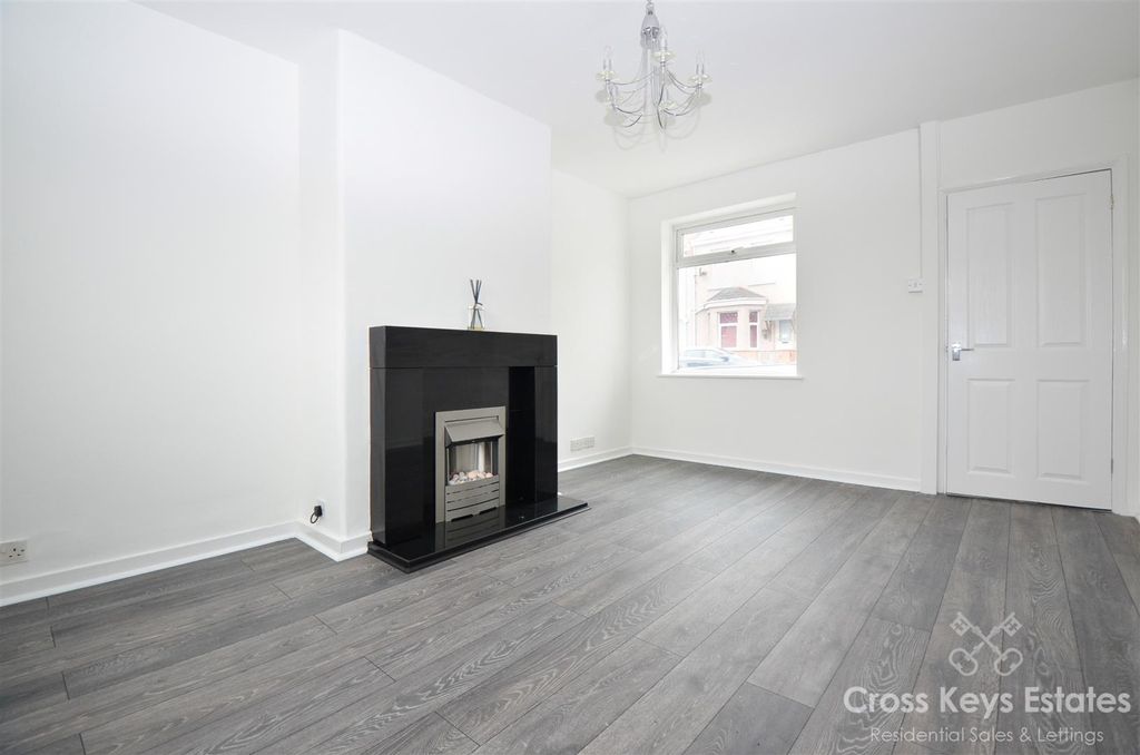 Property photo 2 of 26 Sitting Room