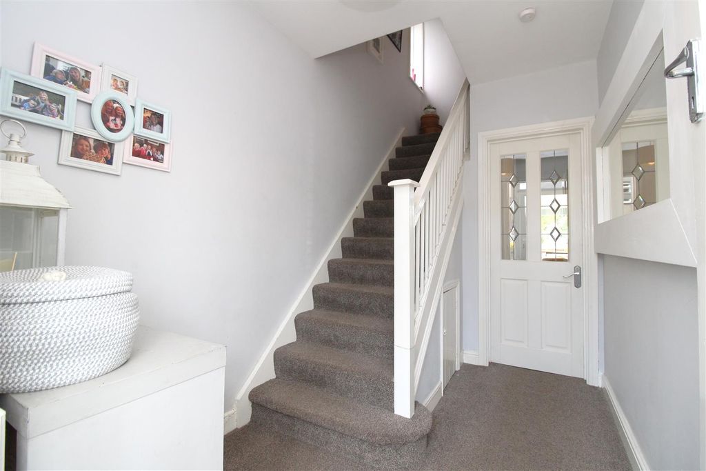 Property photo 3 of 17 Hallway