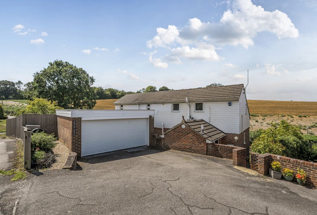Property photo 1 of 19 1329971-19-689247...