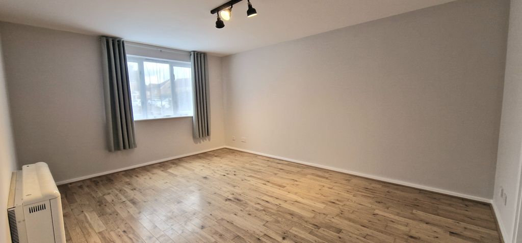 Property photo 2 of 12 Image