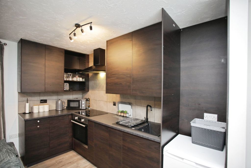 Property photo 3 of 19 Picture