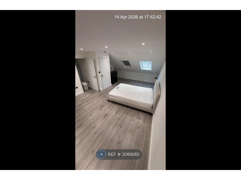 Property photo 2 of 10 Master Bedroom - Loft Ensuite
