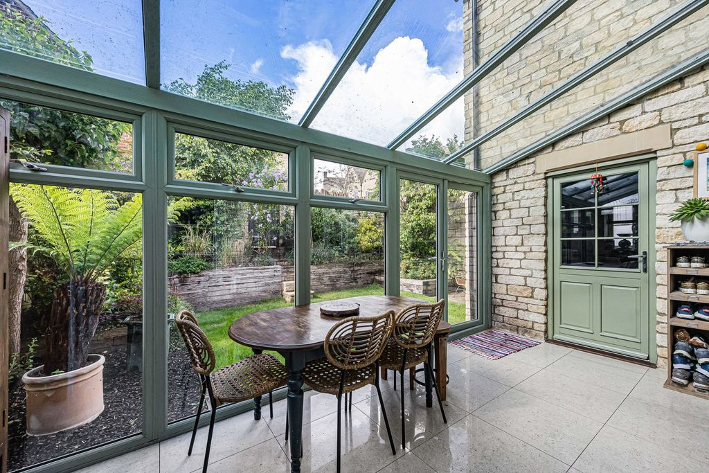 Property photo 3 of 23 Conservatory