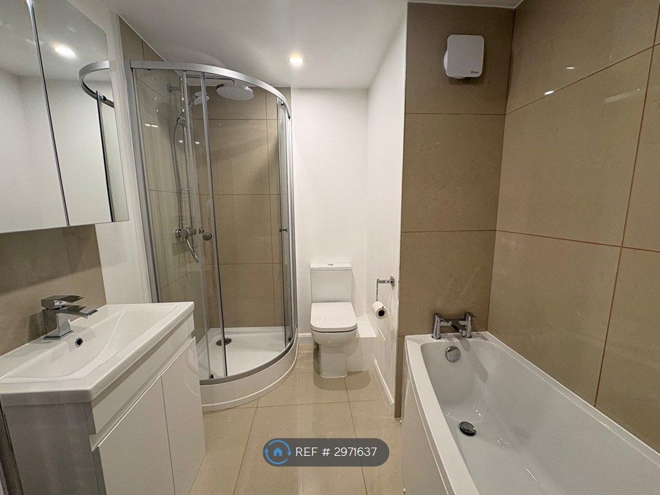 Property photo 3 of 9 Bathroom 199 Max x 260 Max