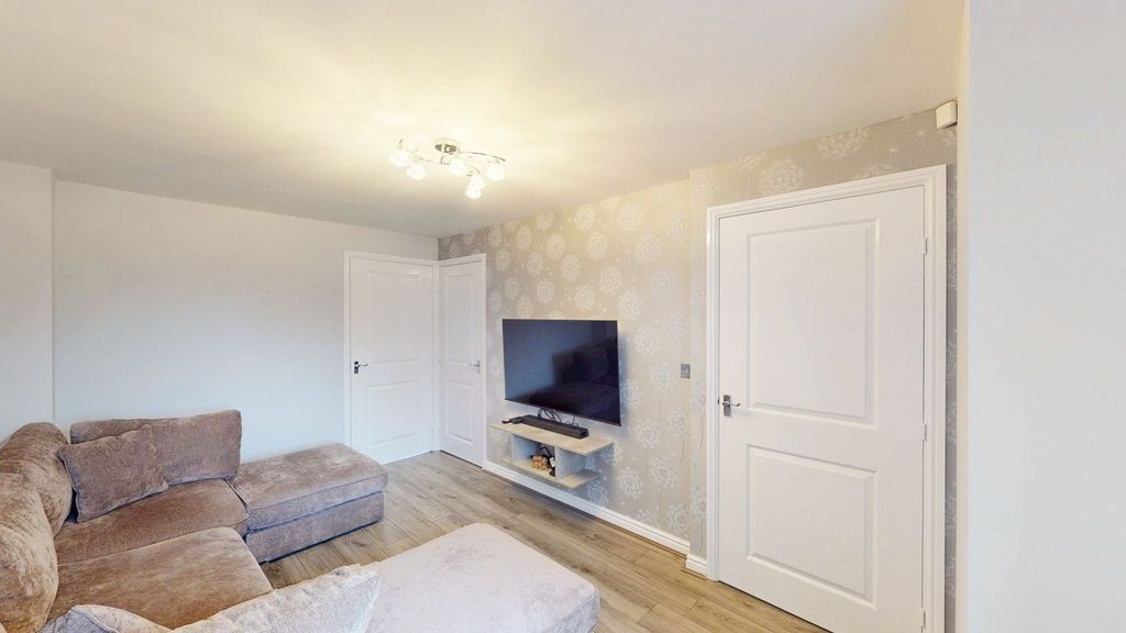 Property photo 2 of 14 Lounge