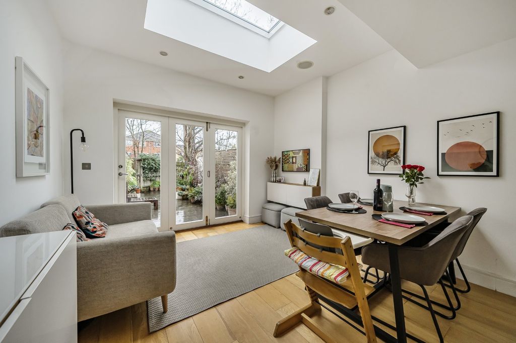 Property photo 2 of 18 Picture No. 17