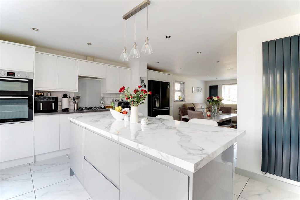 Property photo 2 of 21 Img_5624-Img_5626.Jpg