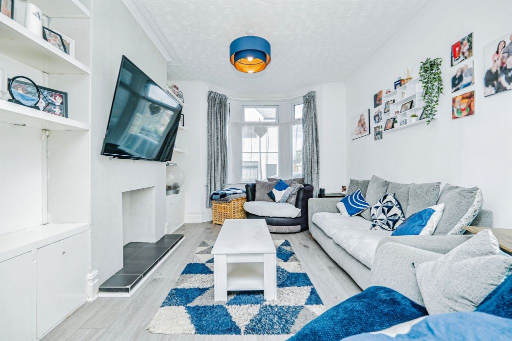 Property photo 2 of 17