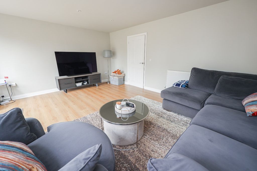 Property photo 3 of 23 4284974