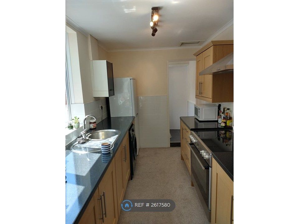 Property photo 3 of 16 Kitchen