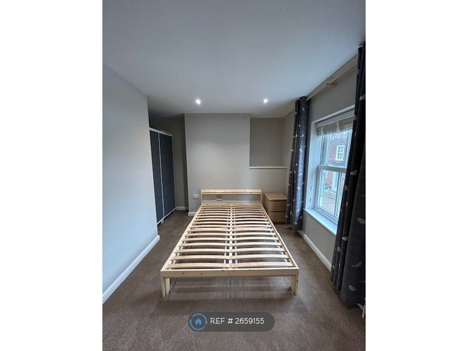 Property photo 2 of 8 Bedroom 1