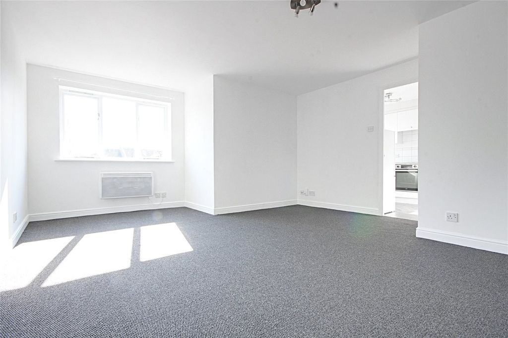 Property photo 3 of 9 Picture No. 12