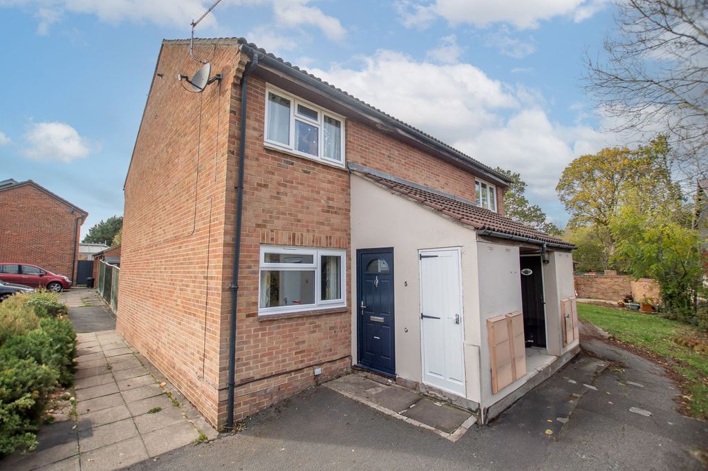 Property photo 1 of 8 External