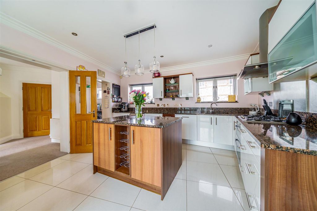 Property photo 2 of 20 Kitchen Dining Room