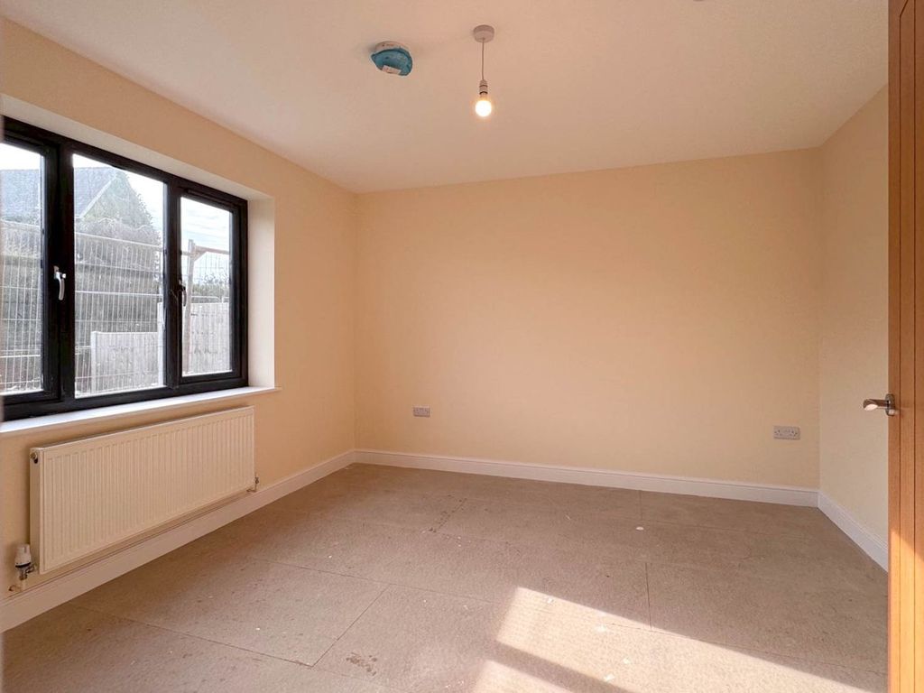 Property photo 3 of 28