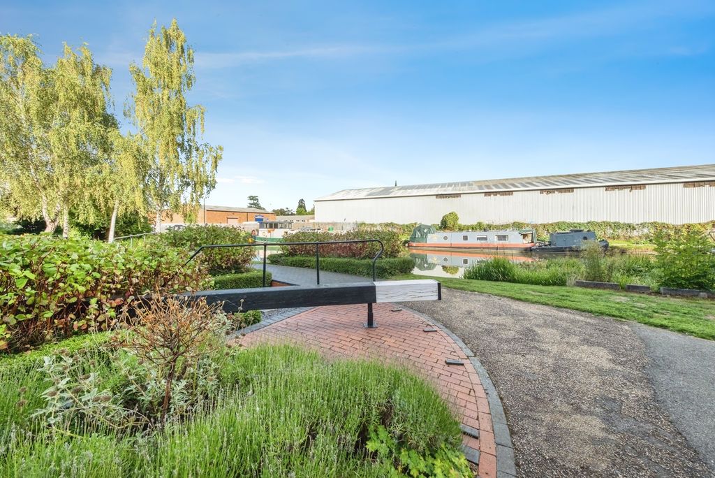Additional image 14 of 2 bed flat for saleThe Wharf, Leighton Buzzard, Bedfordshire LU7