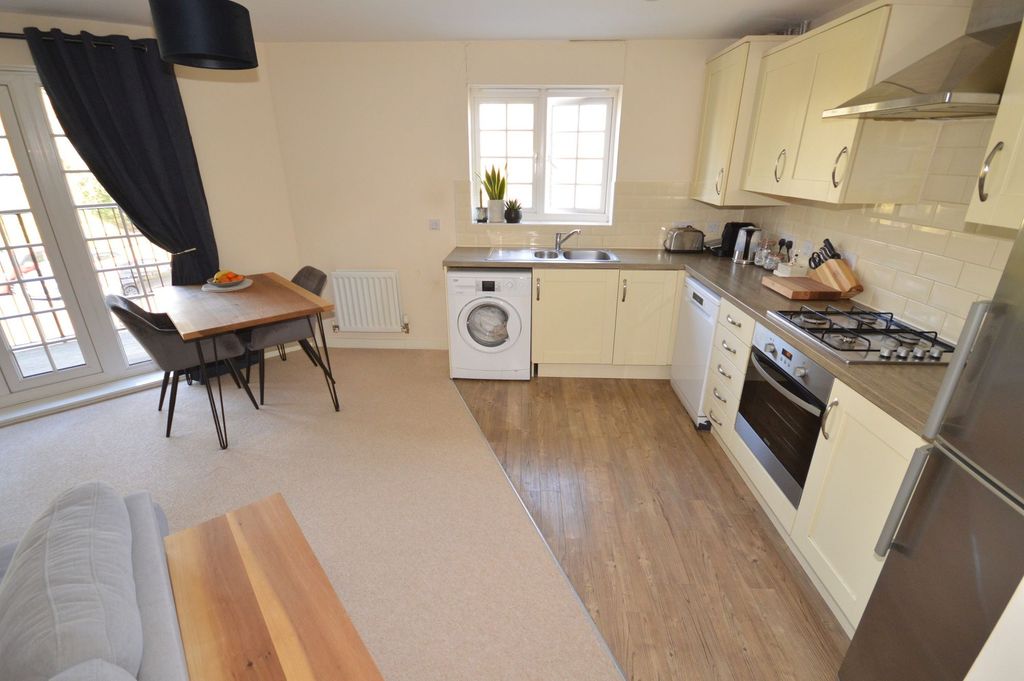 Property photo 3 of 10 Kitchen