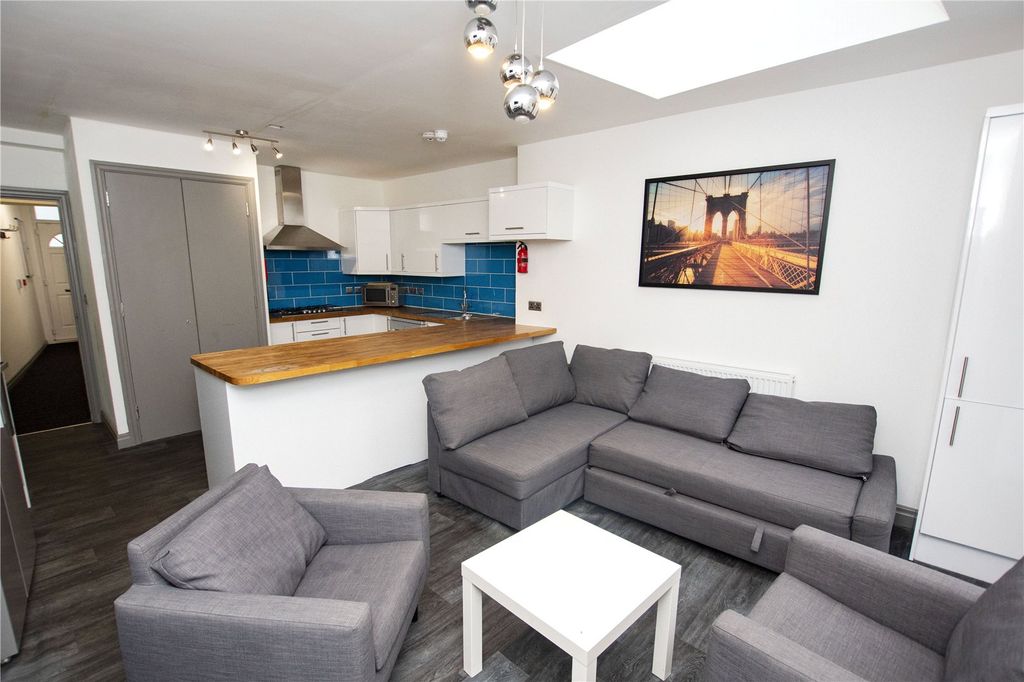 Property photo 1 of 18 Picture No. 01