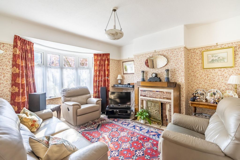 Property photo 3 of 18 Living Room