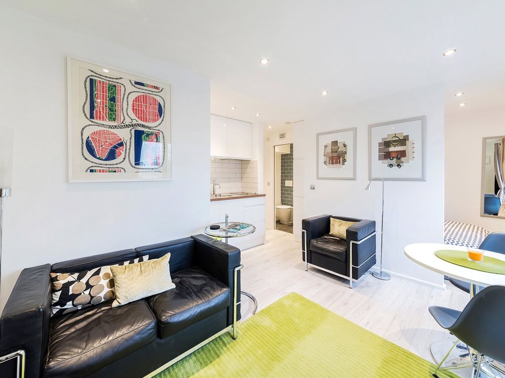 Property photo 1 of 10 Kensington Square