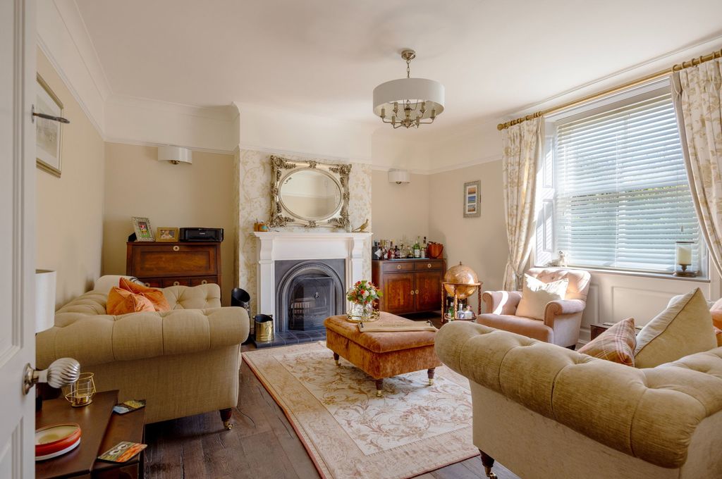 Property photo 3 of 46