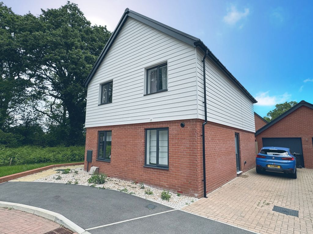 Property photo 1 of 12 External