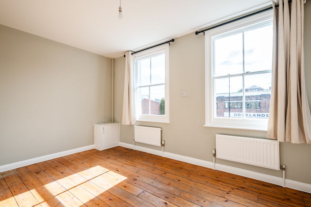 Property photo 3 of 15 Hackney Rd 491 F1 - 2