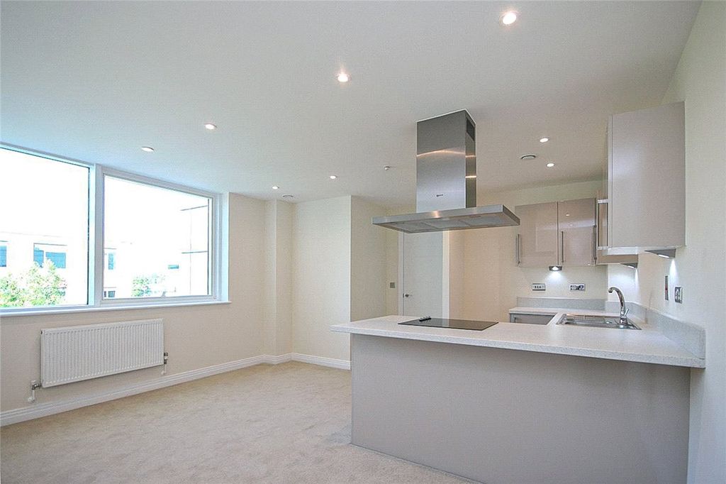 Property photo 2 of 10 Reception/Kitchen