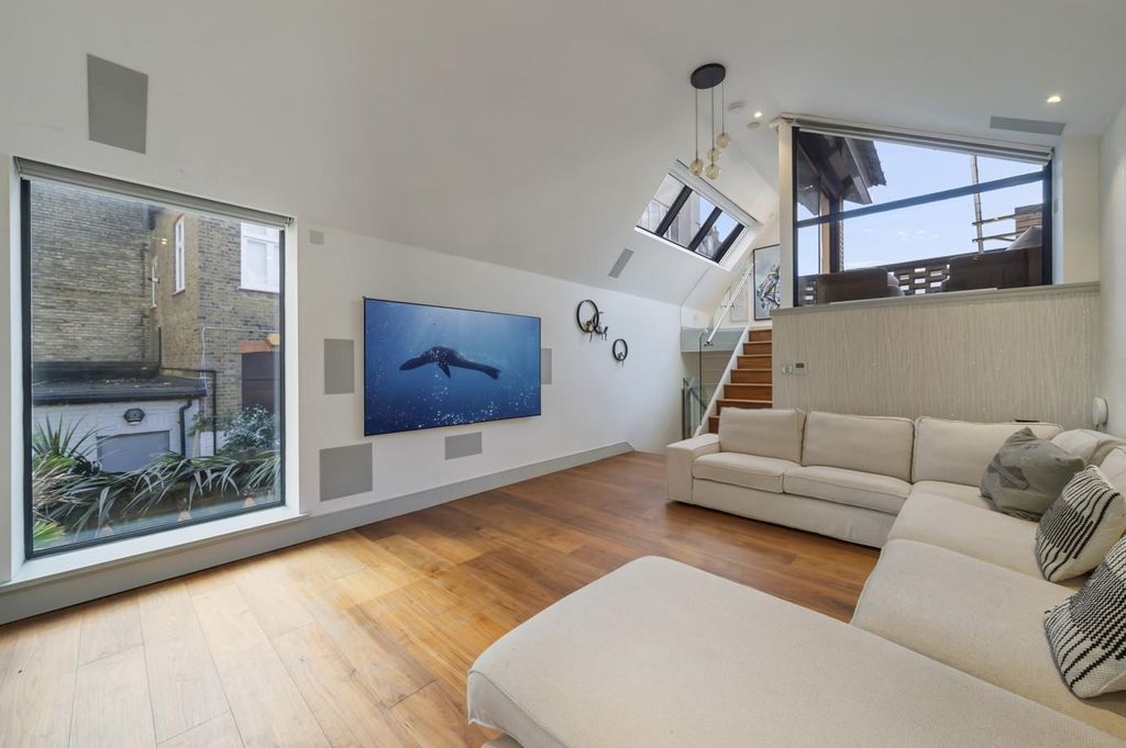 Property photo 3 of 18 c.Jpg