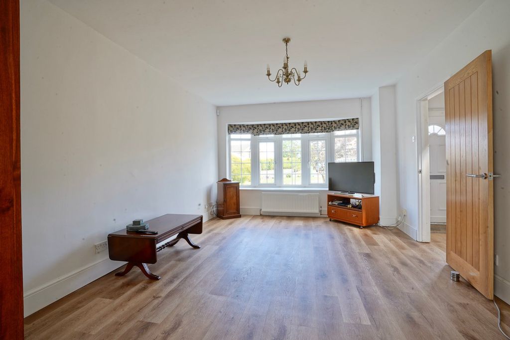 Property photo 2 of 21
