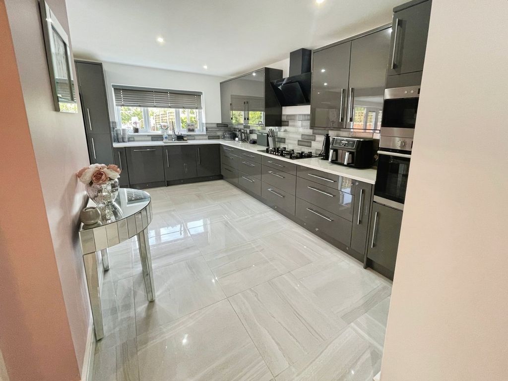 Property photo 2 of 34 Kitchen