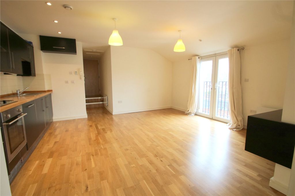 Property photo 2 of 8 Picture No. 20