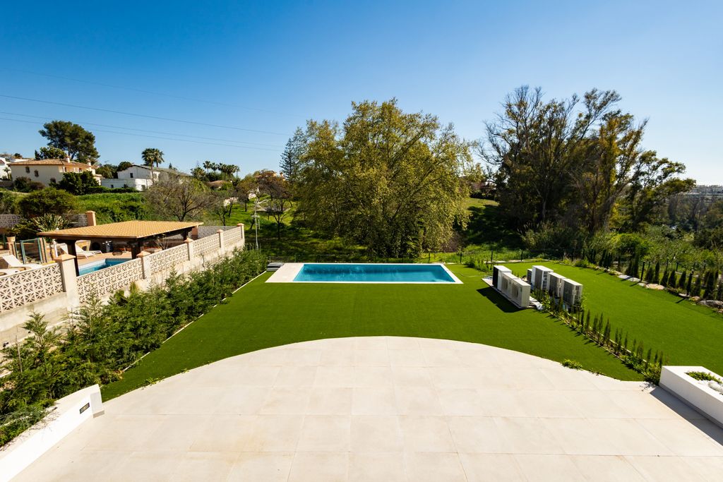 Property photo 2 of 35