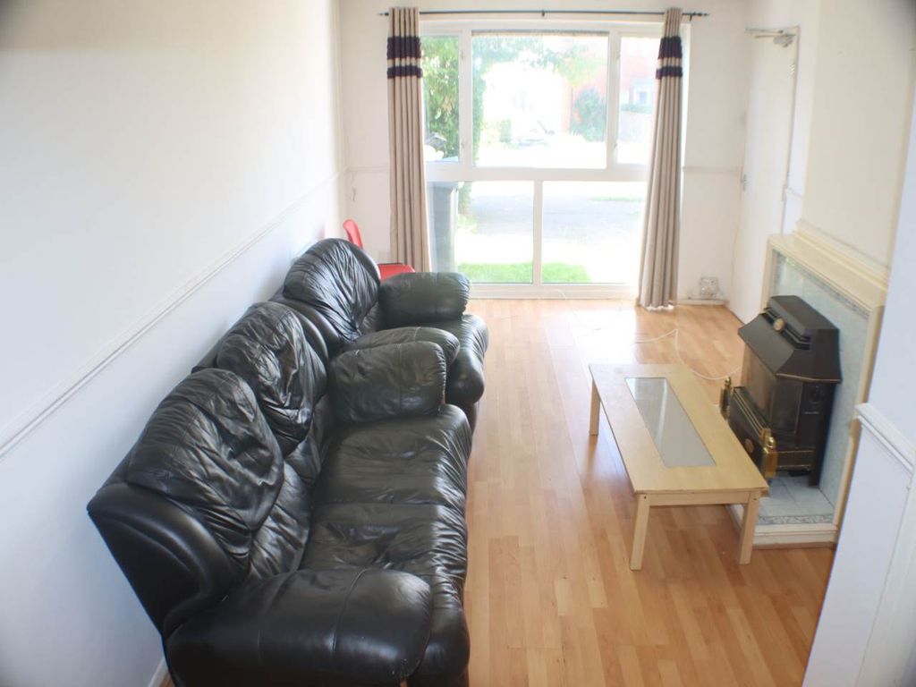 Property photo 3 of 11 820B9Be1-Cf13-4285-Aa44-405ce821067c