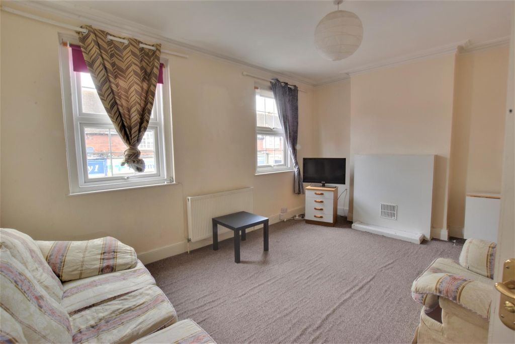 Property photo 2 of 8