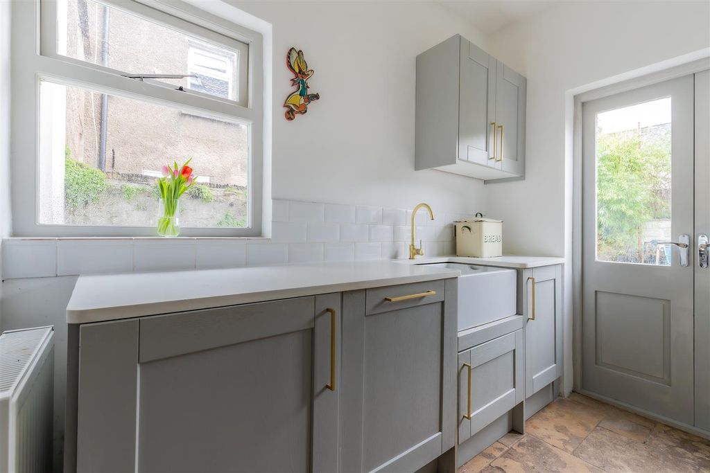 Property photo 3 of 15 61-7.Jpg