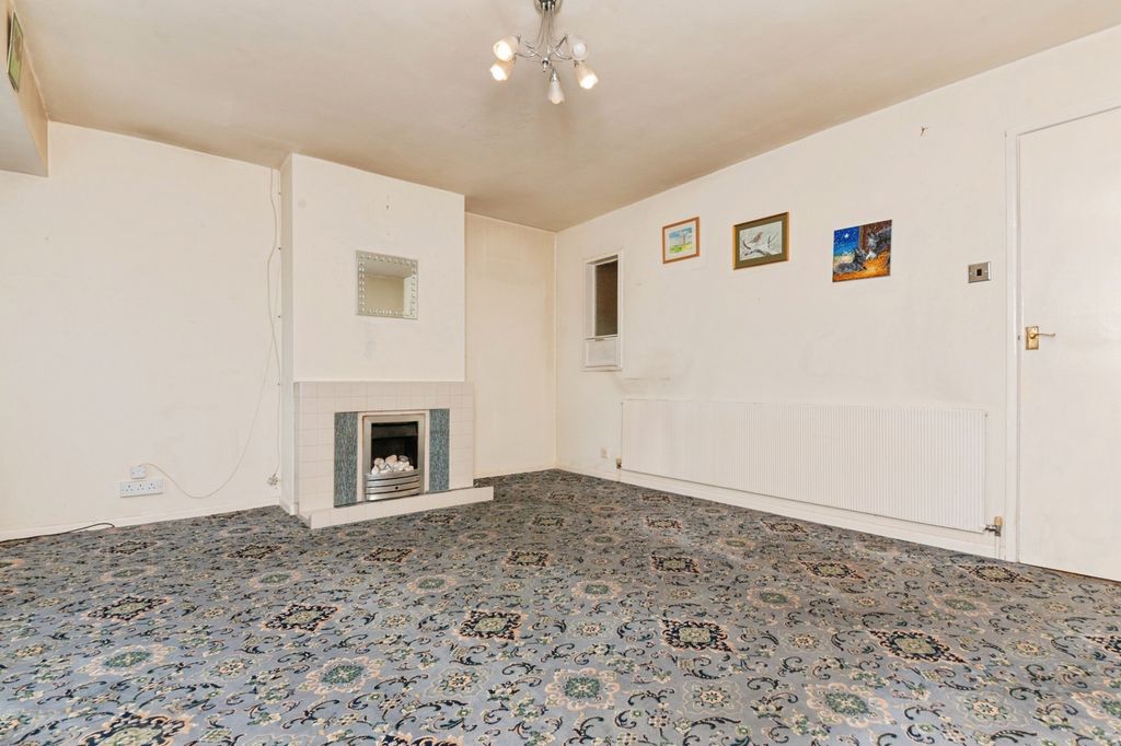 Property photo 3 of 17 Living Room