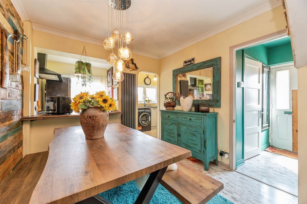 Property photo 2 of 14 Dining Room