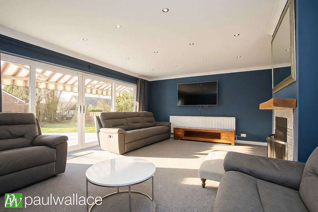 Property photo 2 of 18 Lounge