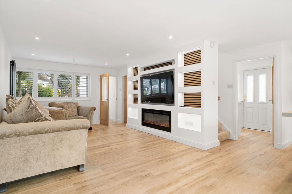 Property photo 2 of 42