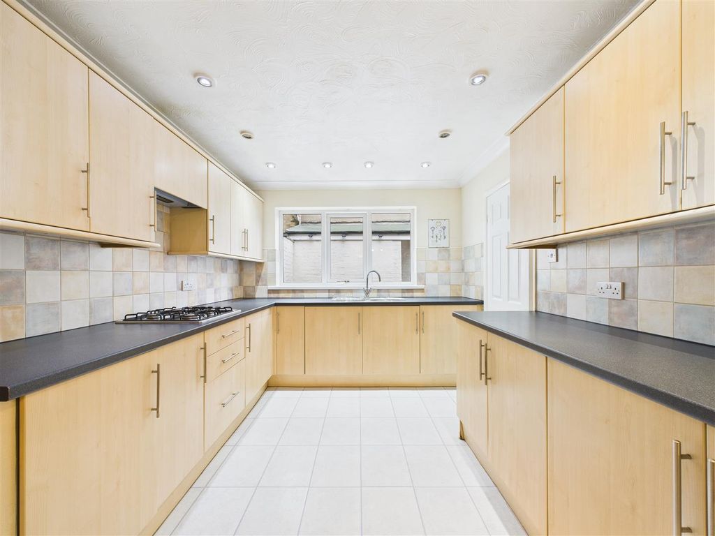 Property photo 2 of 17 Cam05193G0-Pr0069-Still006.Jpg