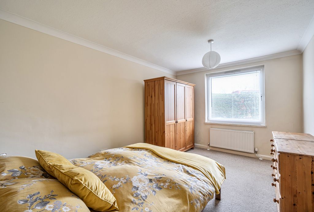 Property photo 2 of 11 1404886-18-698F41...