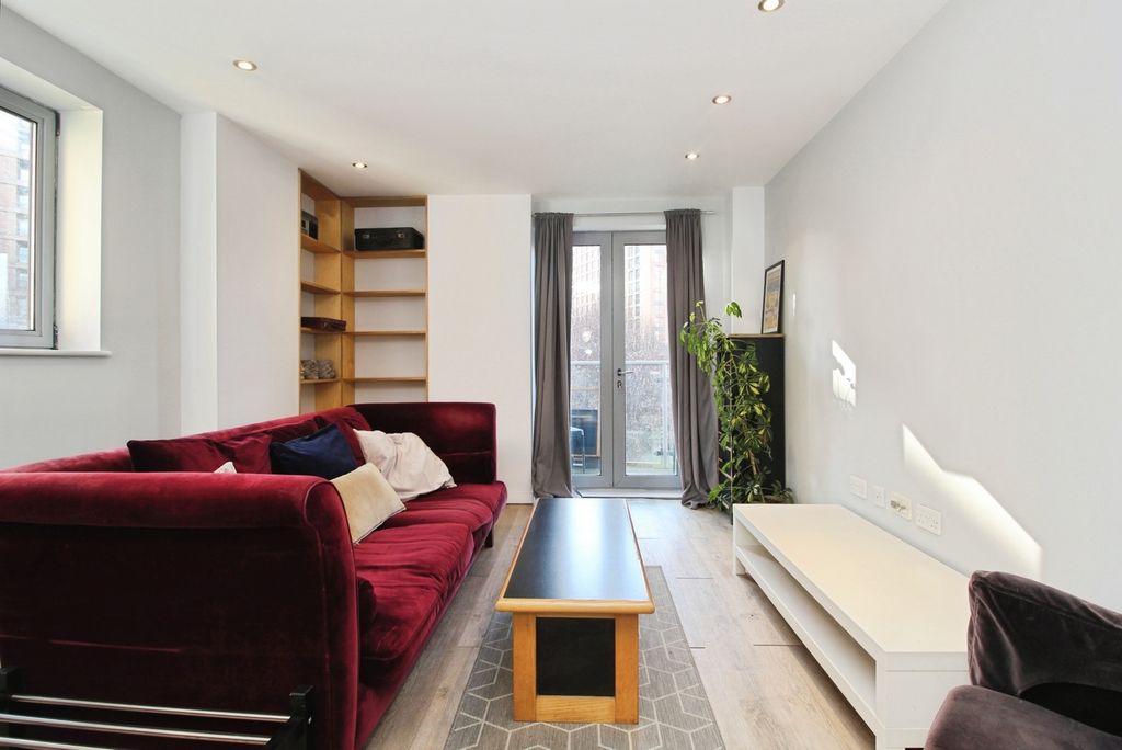 Property photo 2 of 15 Lounge