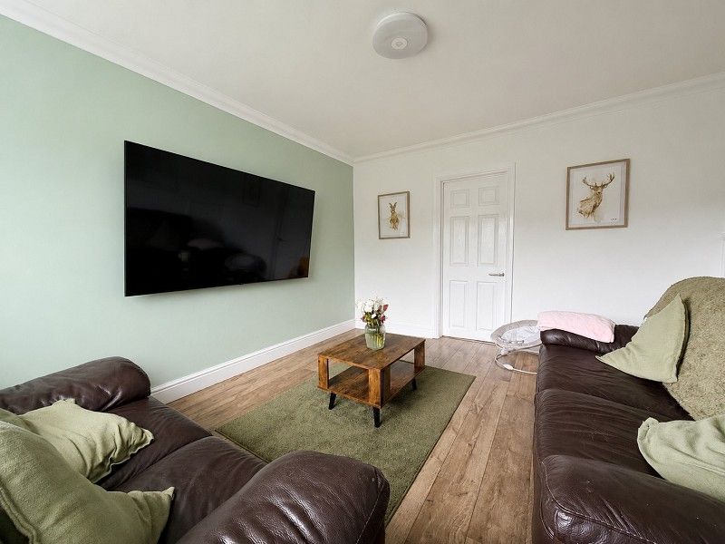 Property photo 3 of 15 Lounge